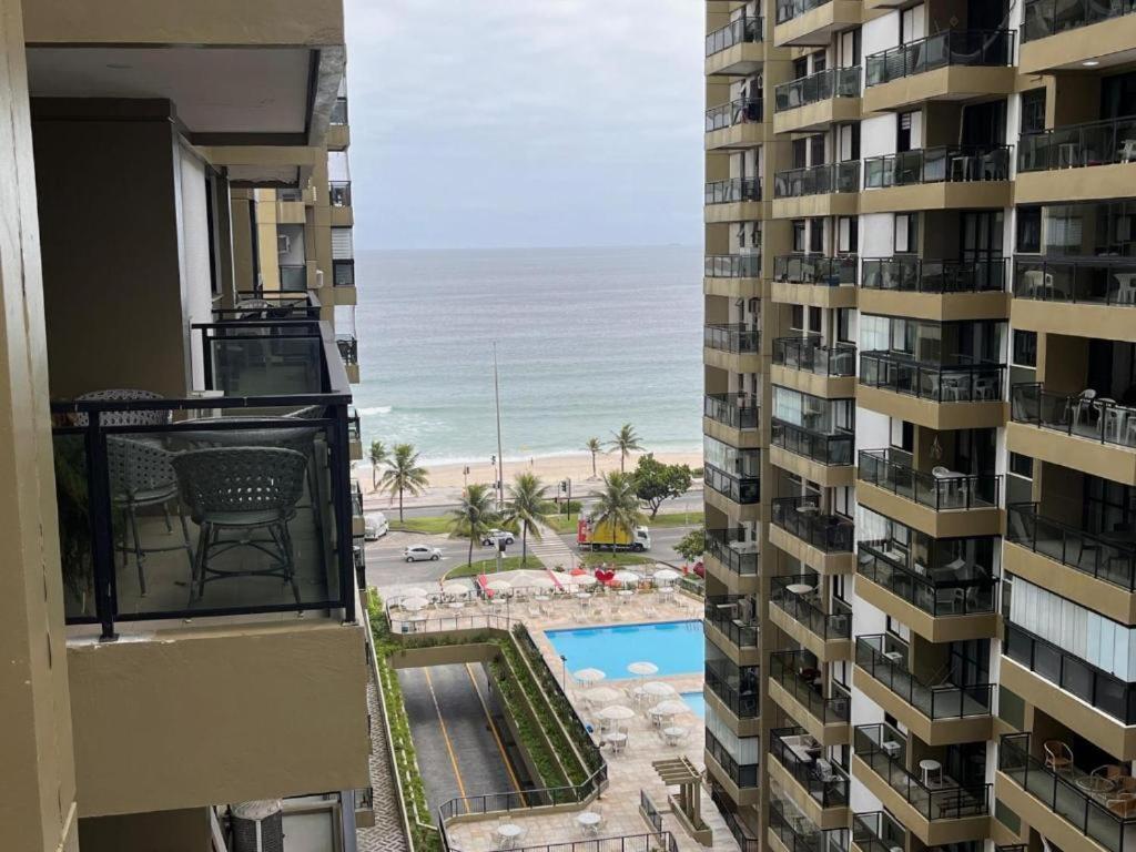 Em Frente A Da Barra, Posto 6 * Rio de Janeiro